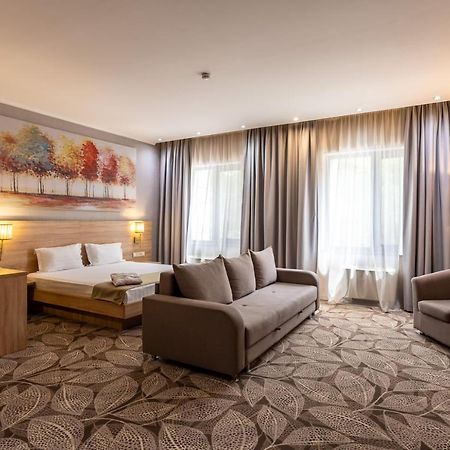 אלמטי Renion Park Hotel מראה חיצוני תמונה