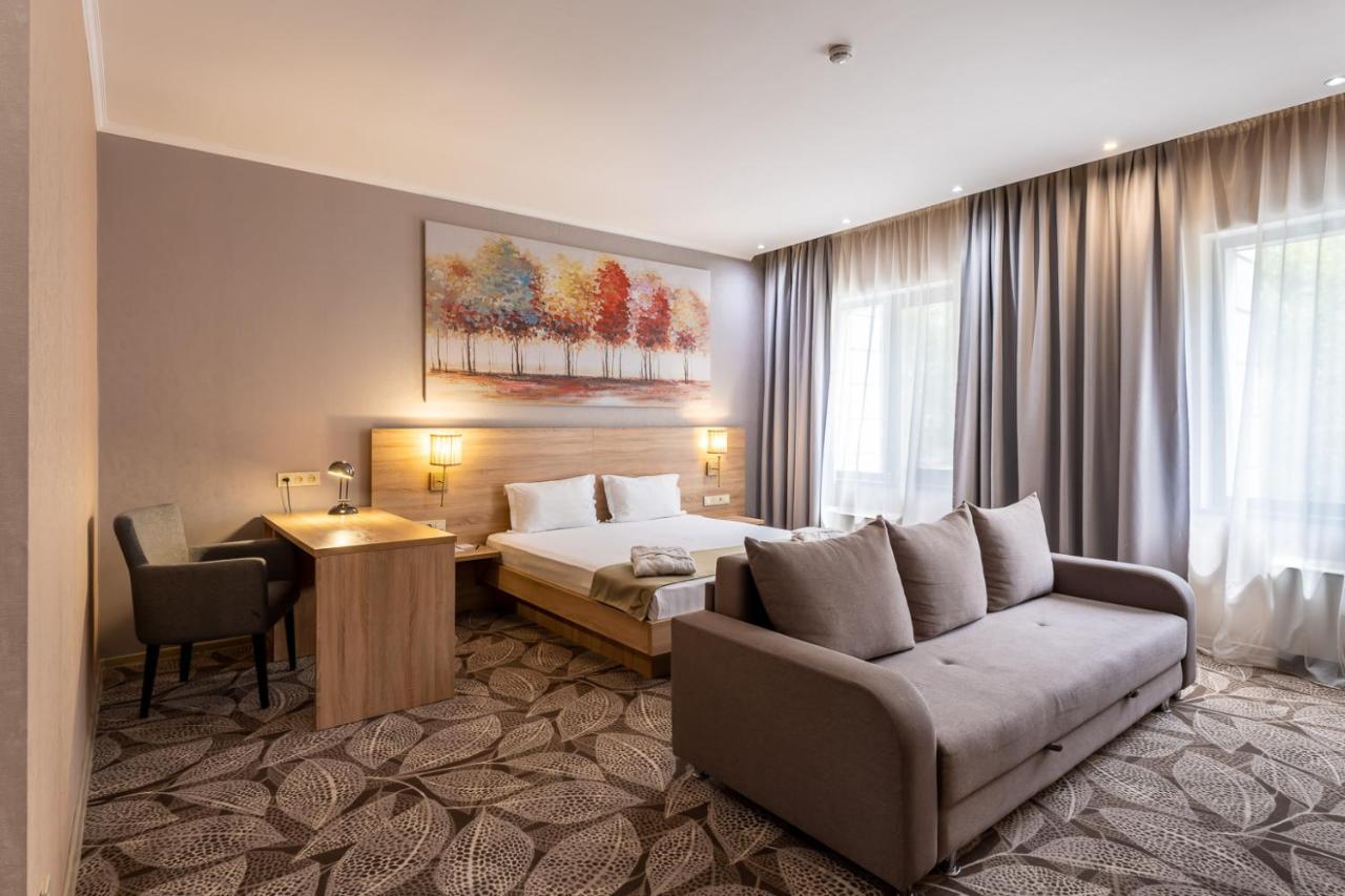 אלמטי Renion Park Hotel מראה חיצוני תמונה