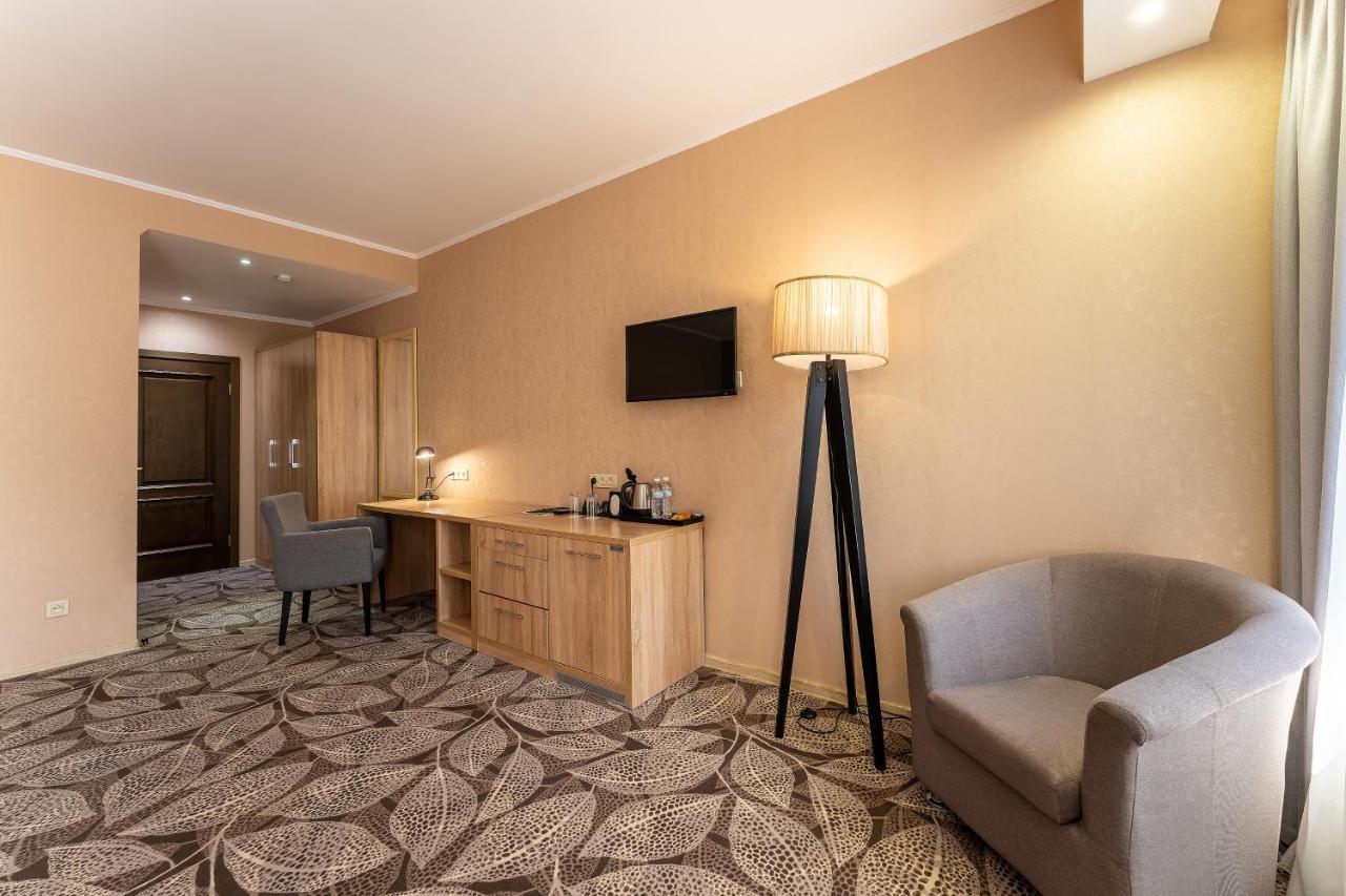 אלמטי Renion Park Hotel מראה חיצוני תמונה