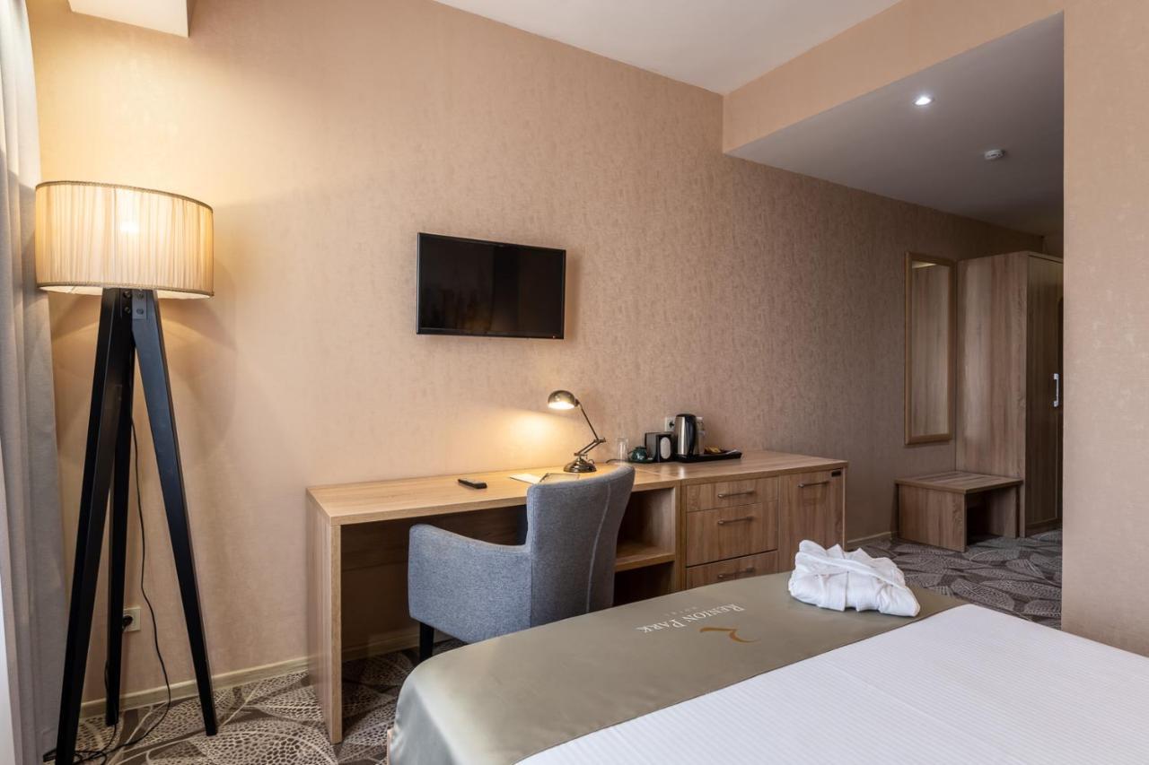 אלמטי Renion Park Hotel מראה חיצוני תמונה