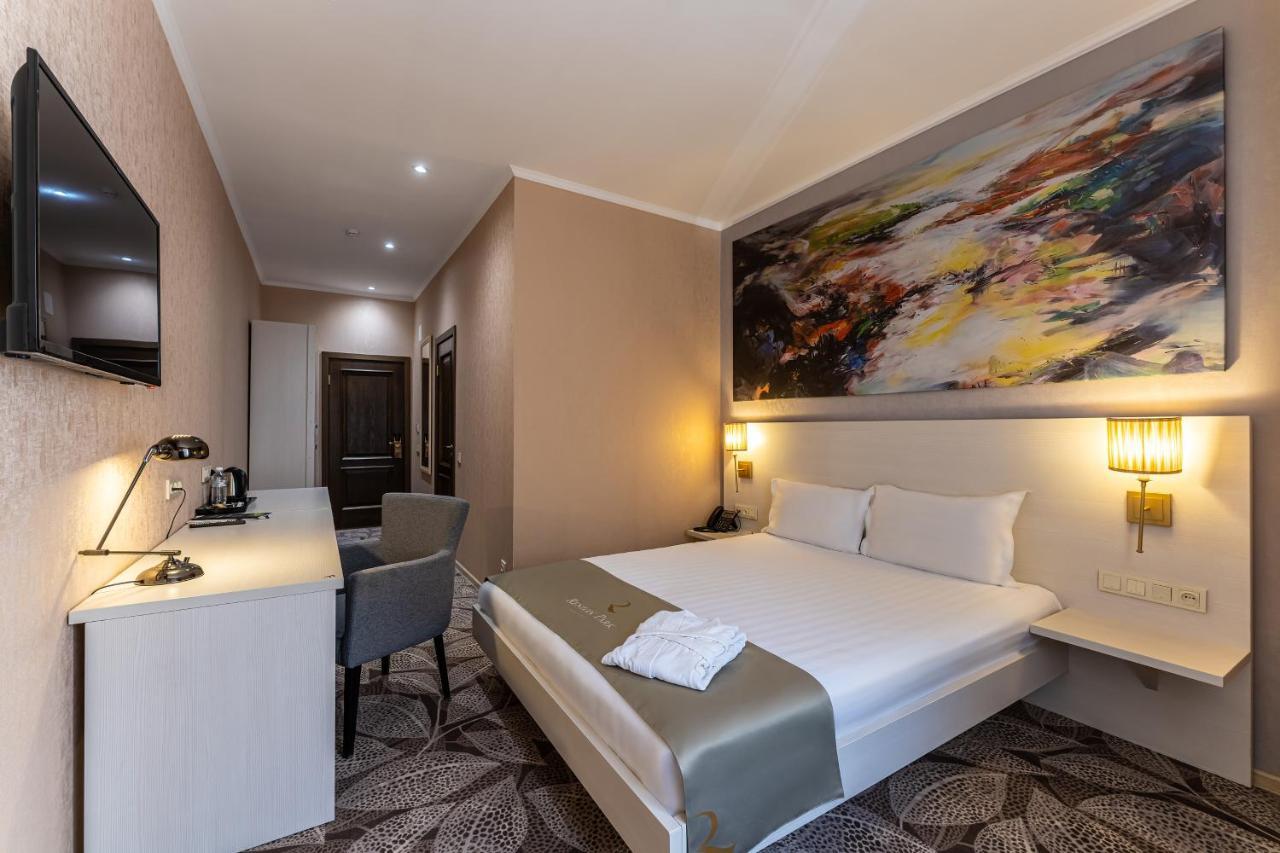 אלמטי Renion Park Hotel מראה חיצוני תמונה