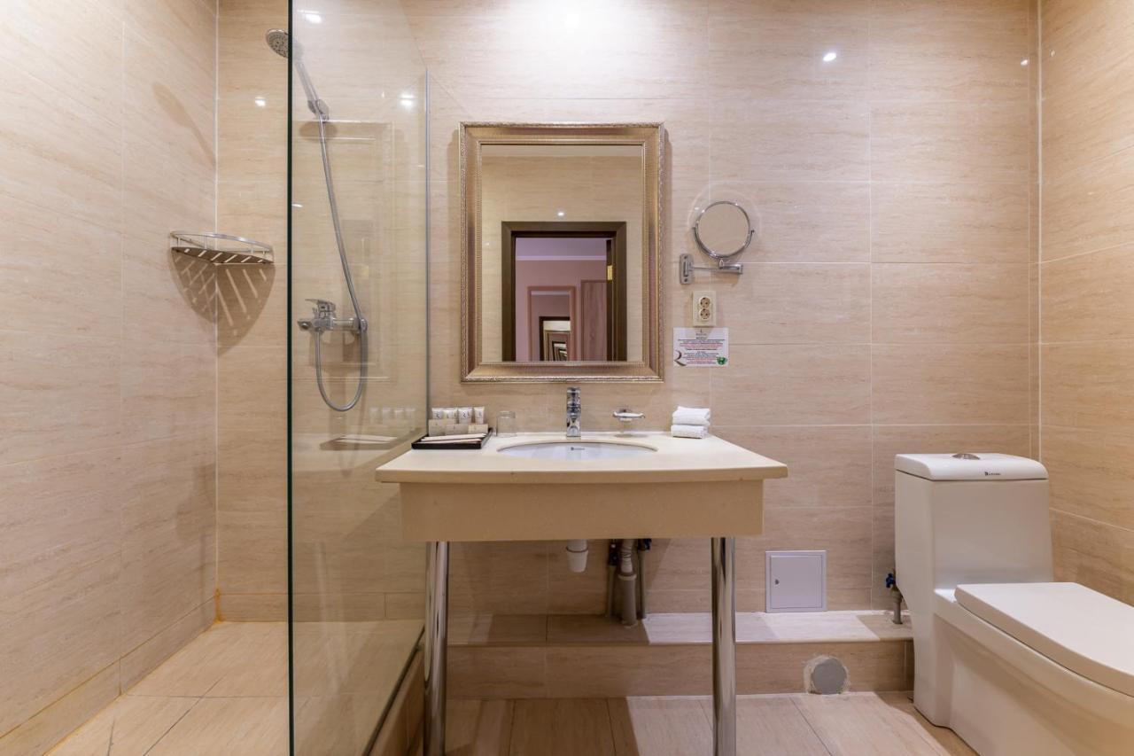 אלמטי Renion Park Hotel מראה חיצוני תמונה