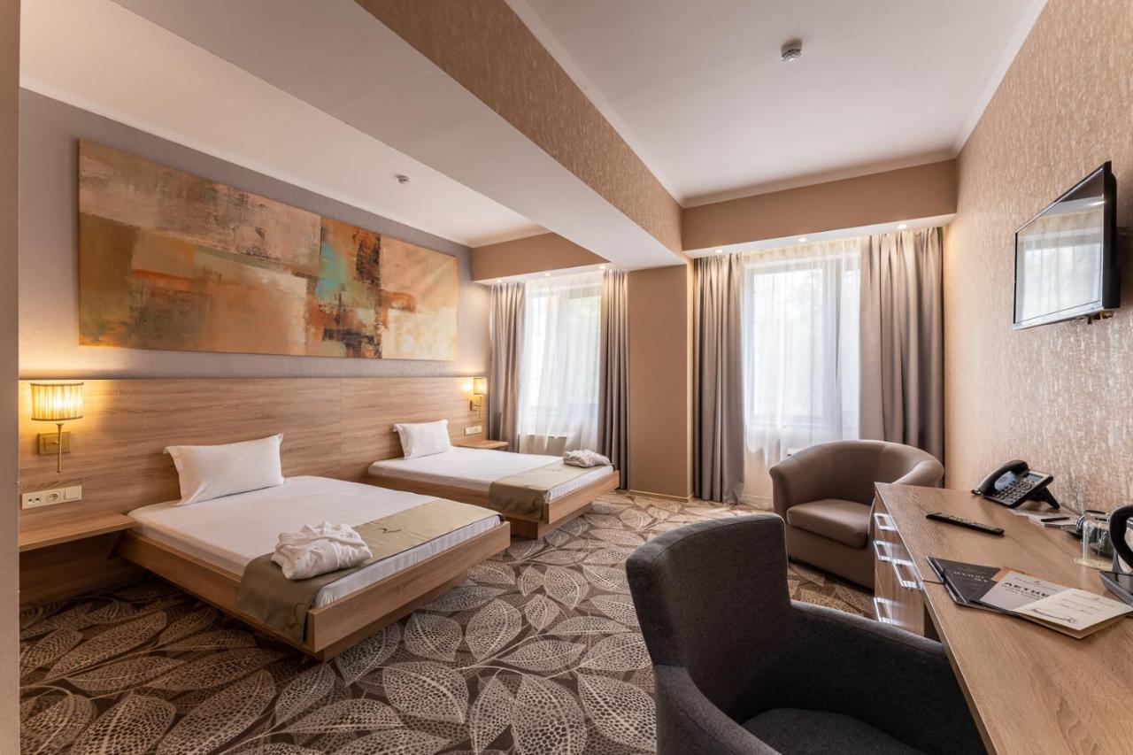 אלמטי Renion Park Hotel מראה חיצוני תמונה
