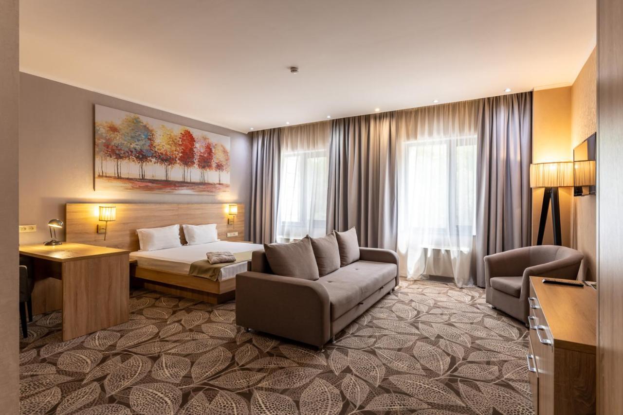 אלמטי Renion Park Hotel מראה חיצוני תמונה