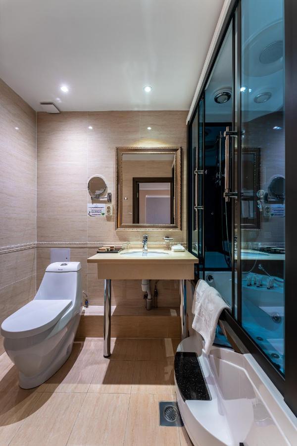 אלמטי Renion Park Hotel מראה חיצוני תמונה