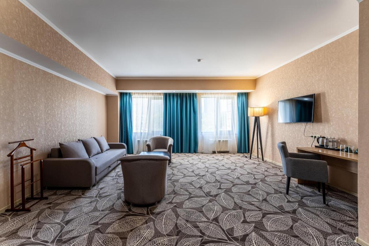 אלמטי Renion Park Hotel מראה חיצוני תמונה