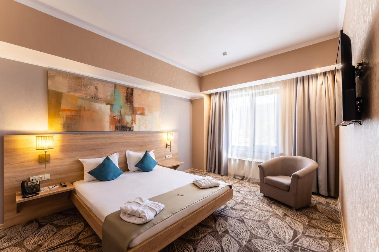 אלמטי Renion Park Hotel מראה חיצוני תמונה