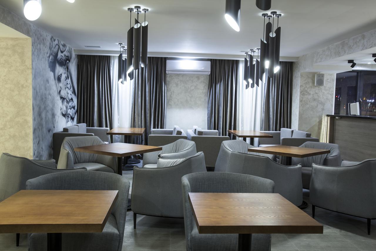 אלמטי Renion Park Hotel מראה חיצוני תמונה