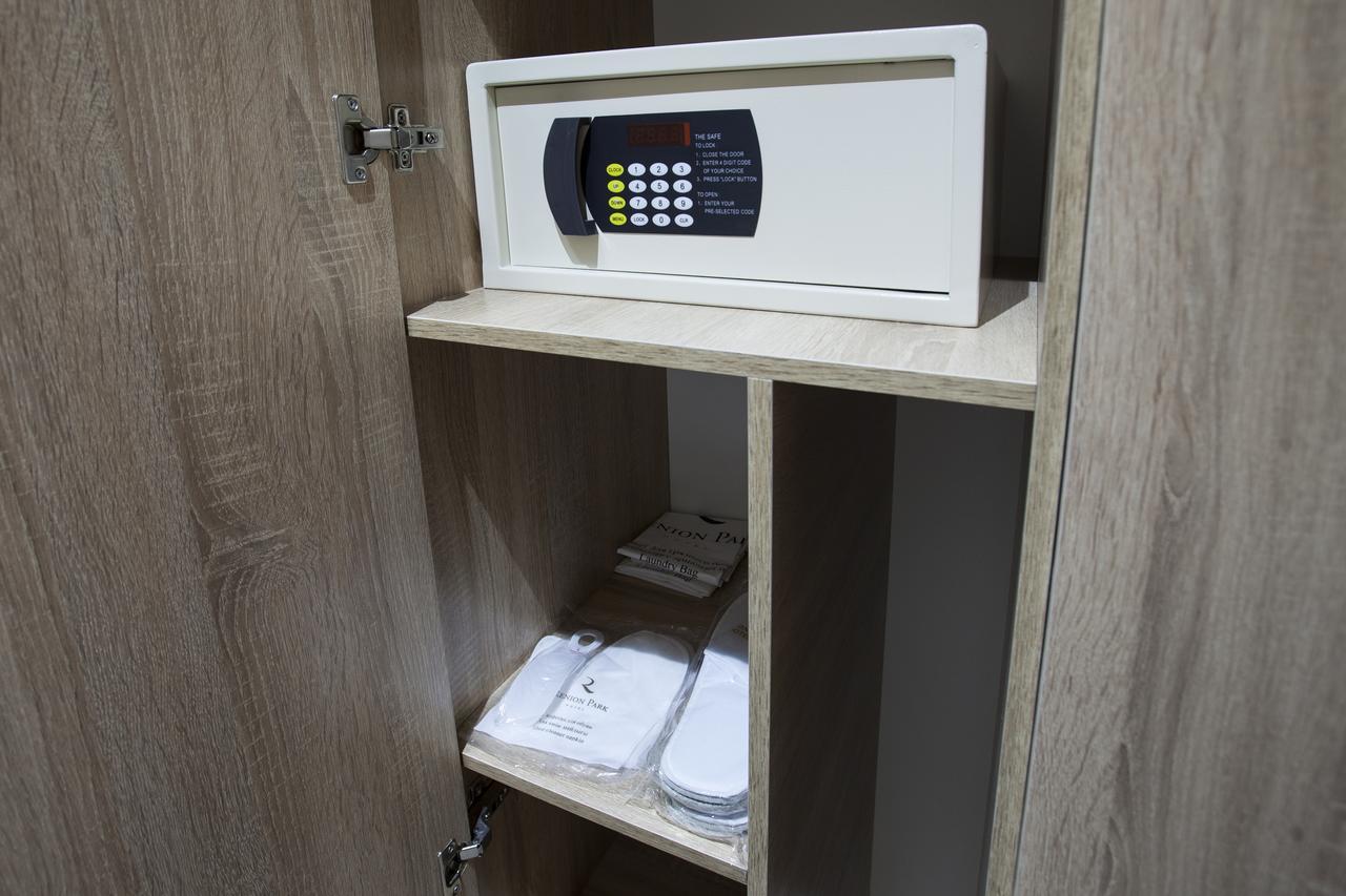 אלמטי Renion Park Hotel מראה חיצוני תמונה