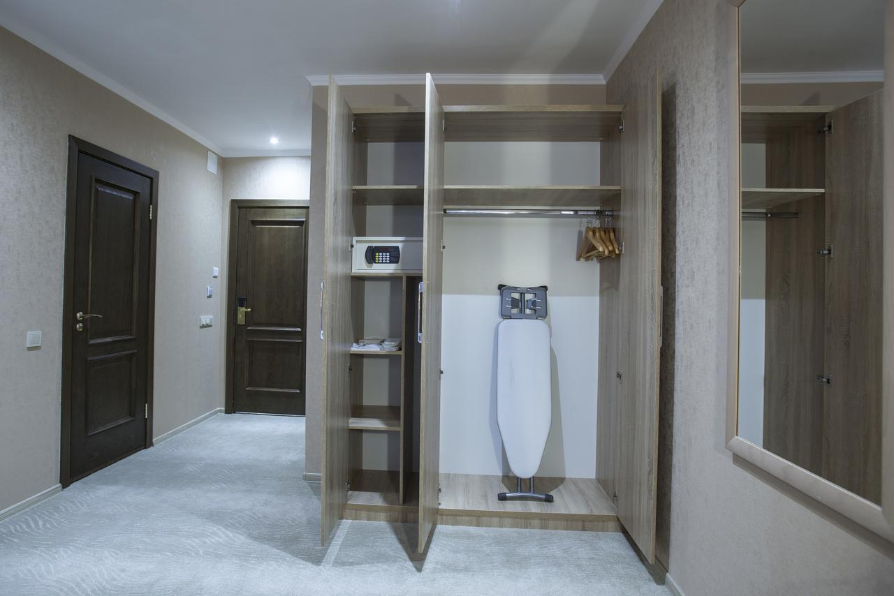 אלמטי Renion Park Hotel מראה חיצוני תמונה