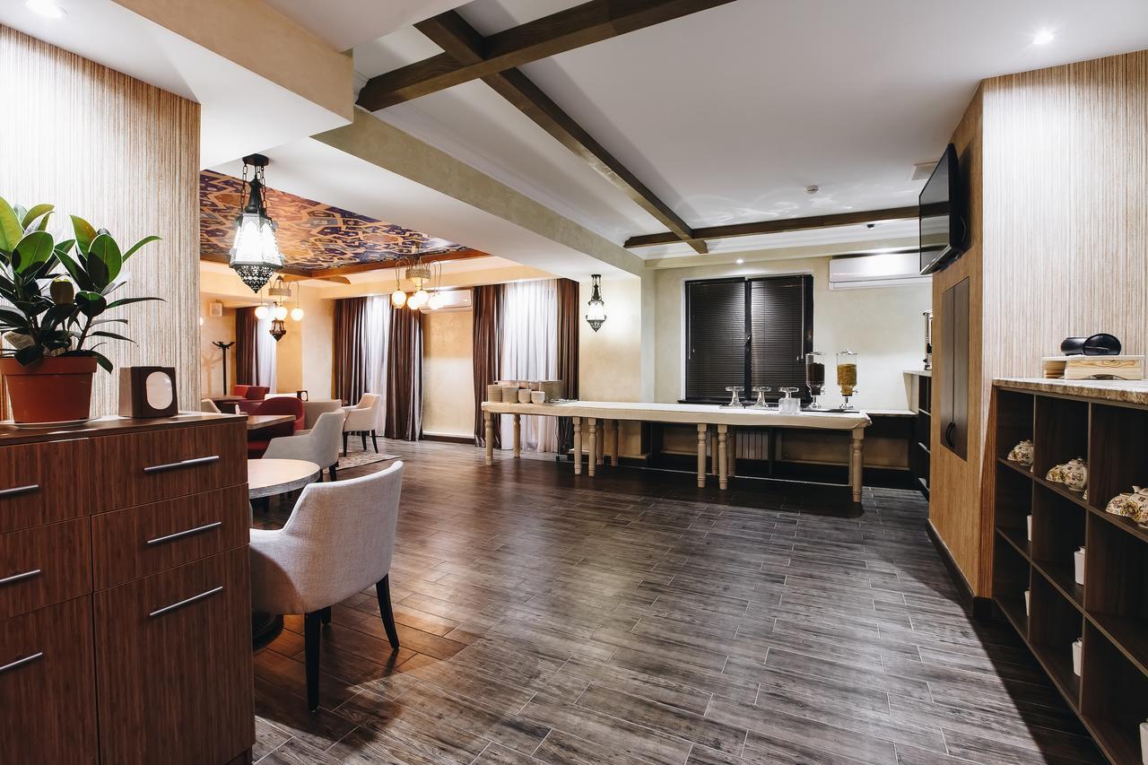 אלמטי Renion Park Hotel מראה חיצוני תמונה