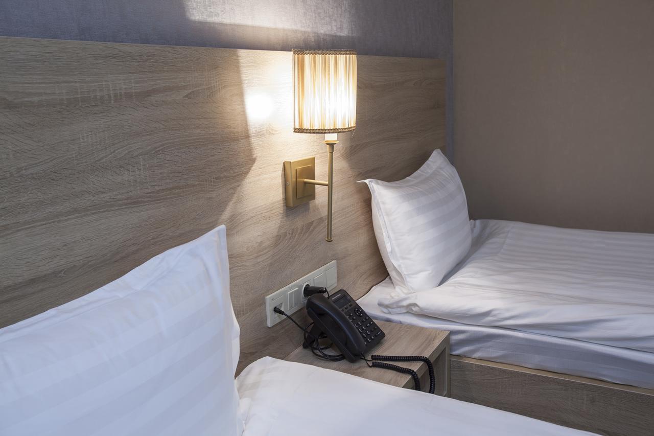 אלמטי Renion Park Hotel מראה חיצוני תמונה